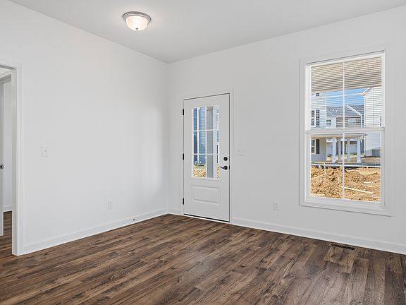 4th image of 1047 Balsam Ln