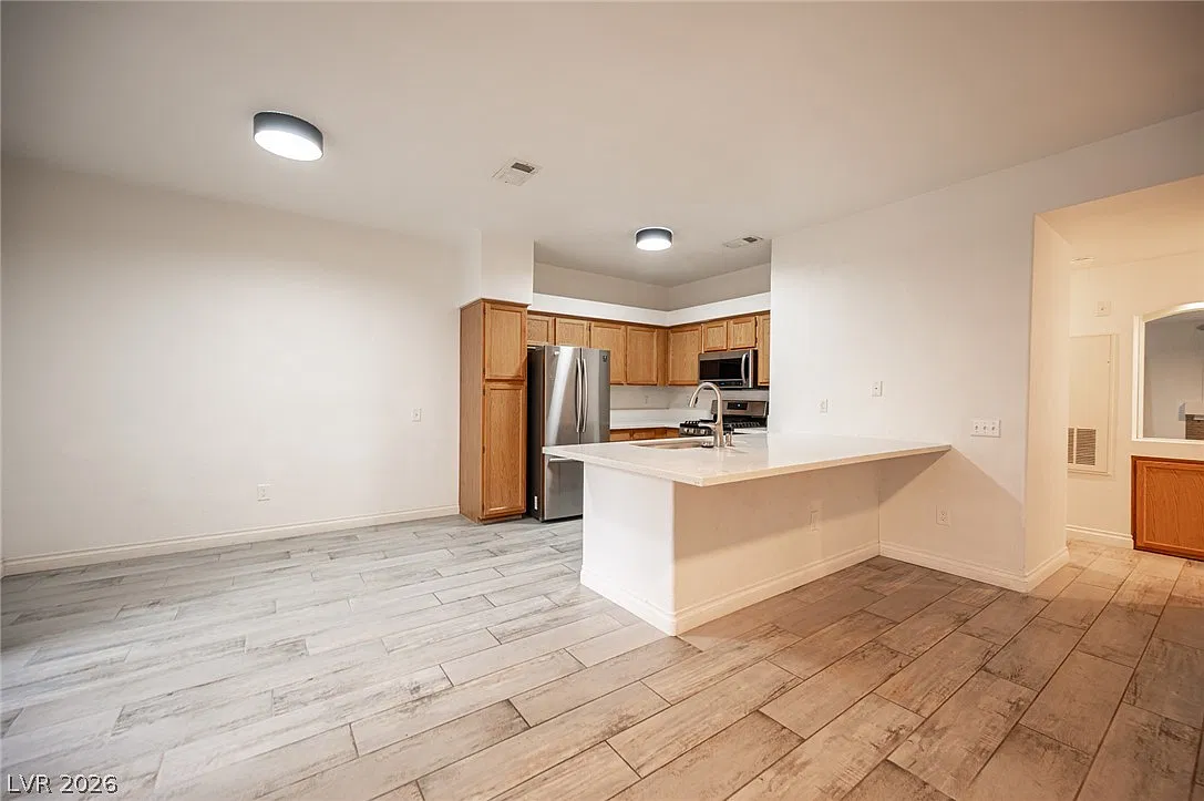 2 bed, 2.0 bath, 1073 sqft, $1,495 — Photo 2