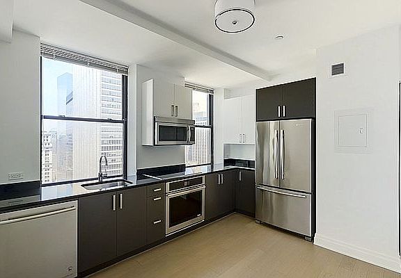3rd image of 70 Pine St APT 2306