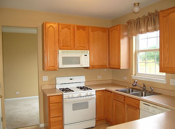 4th image of 1468 Schoenherr Ave