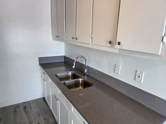 4th image of 4210 Carlin Ave #E
