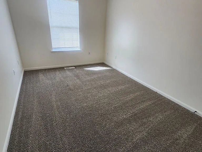 Castlewood Apartments - Huntsville, AL — Photo 5