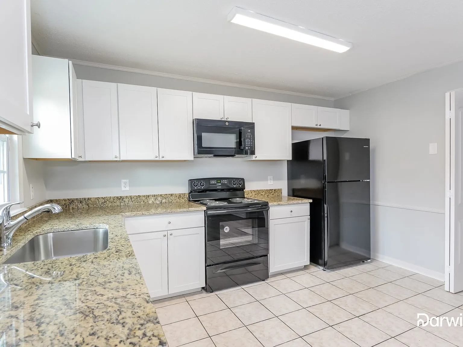 3 bed, 2.0 bath, 2128 sqft, $2,090 — Photo 4