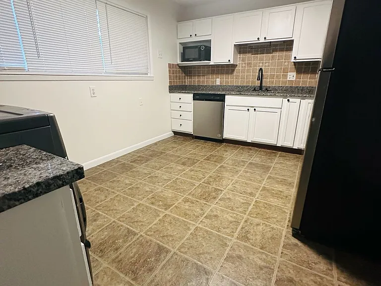 1450 Blaine Dr — Photo 4