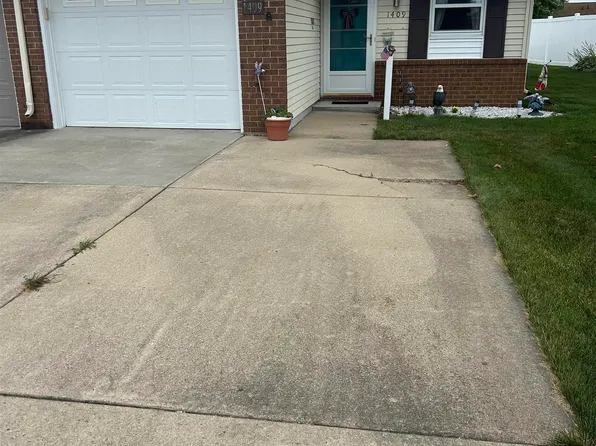 1409 Berkley Cir, Mishawaka, IN 46544