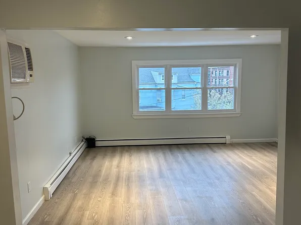 10 West Grand Street image 8 of 13