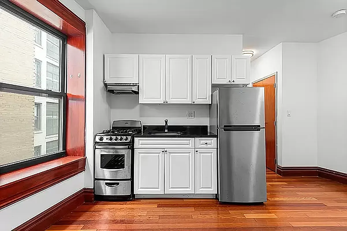 1392 Madison Avenue — Photo 2
