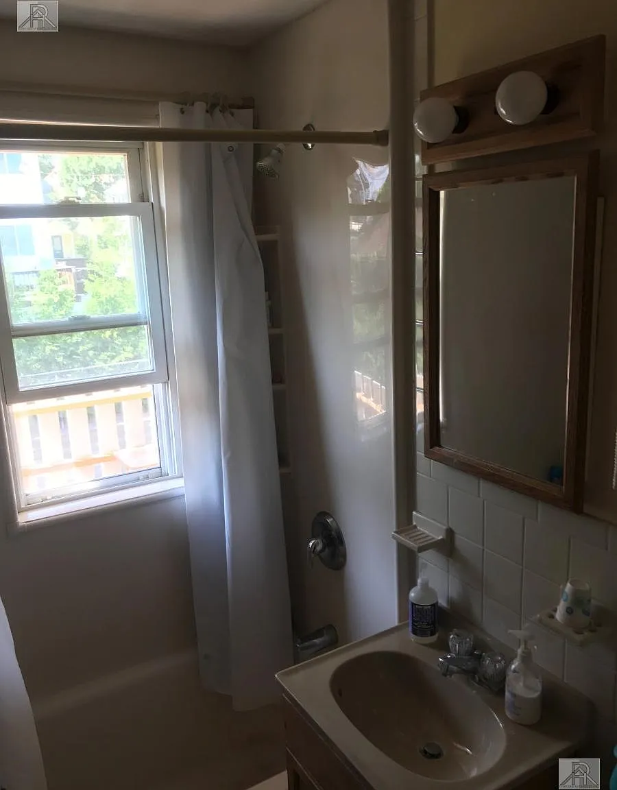 2 bed, 1.0 bath, $3,600 — Photo 2