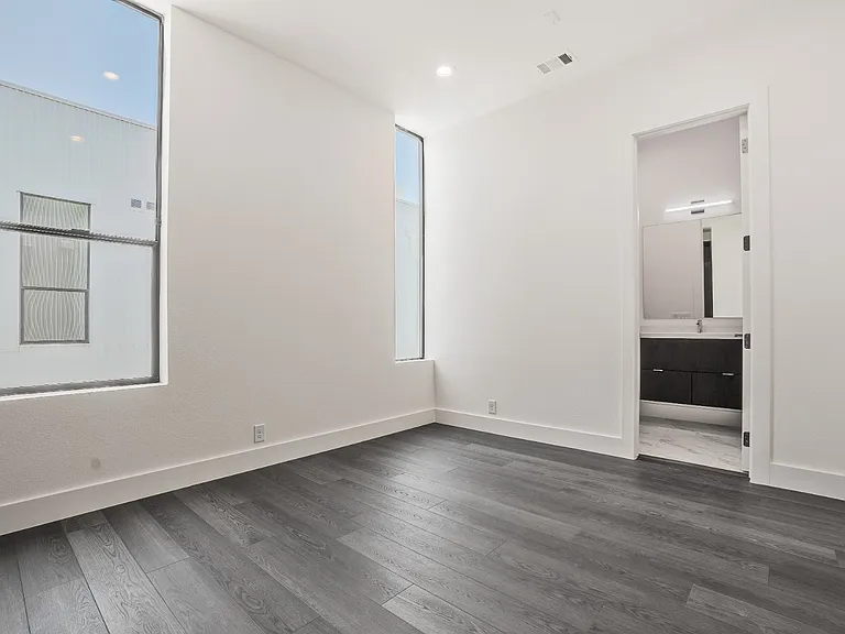 4322 Roseland Ave #9 — Photo 10