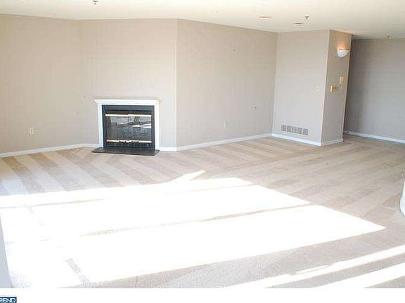 4th image of 5219 Le Parc Dr #J-1