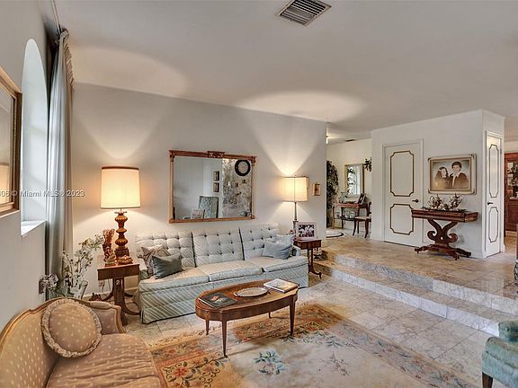 5th image of 1149 N Greenway Dr