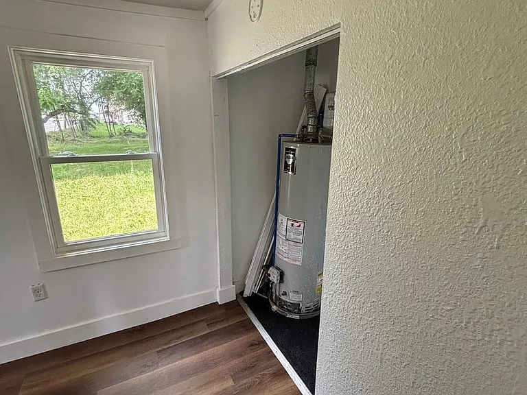 1531 W Webster St — Photo 8