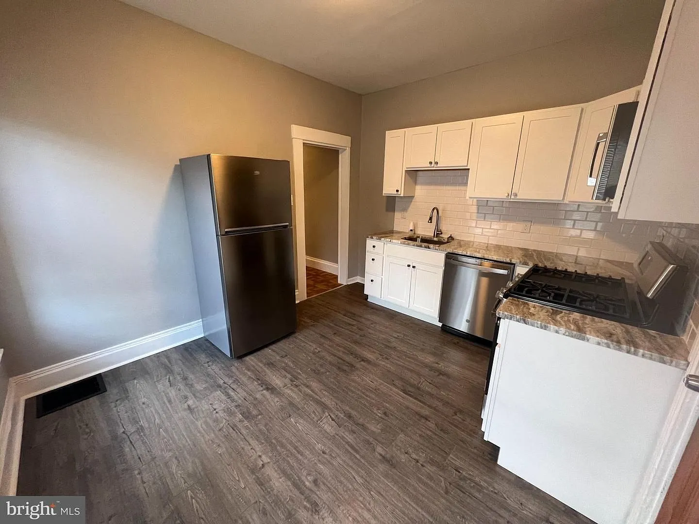 337 W Lemon — Photo 3