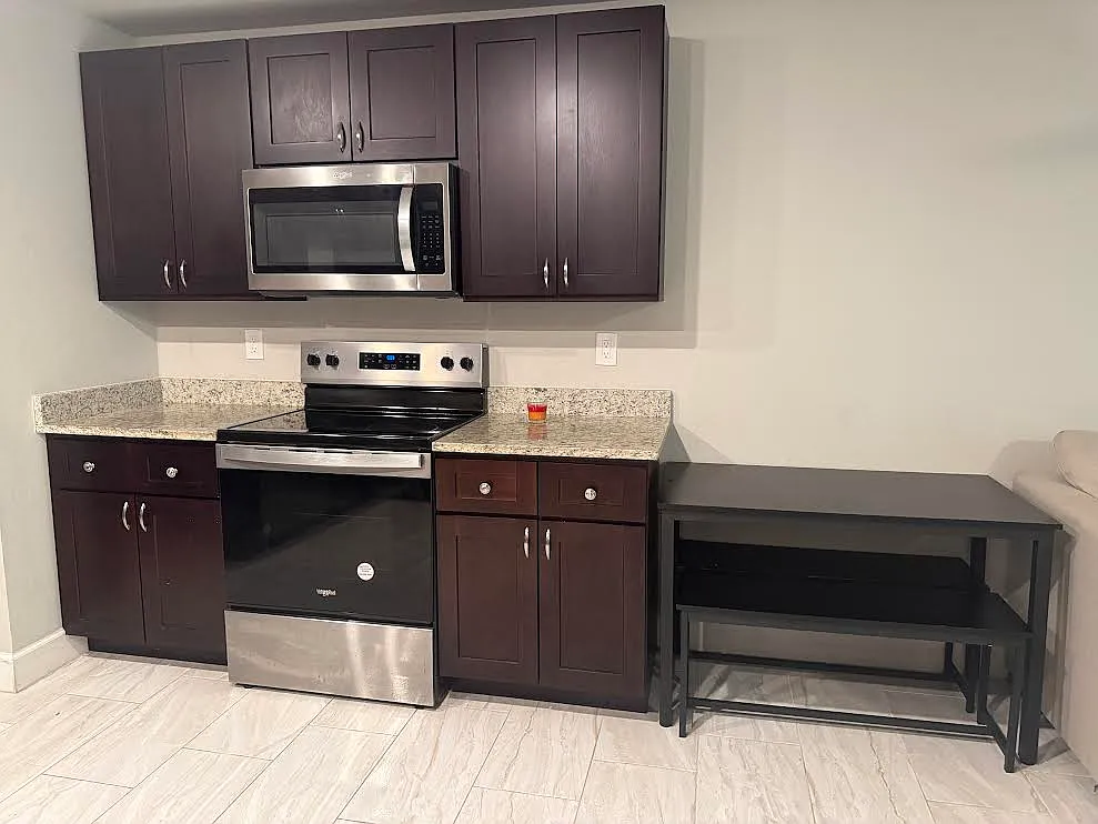 3 bed, 1170 sqft, $2,650 — Photo 2