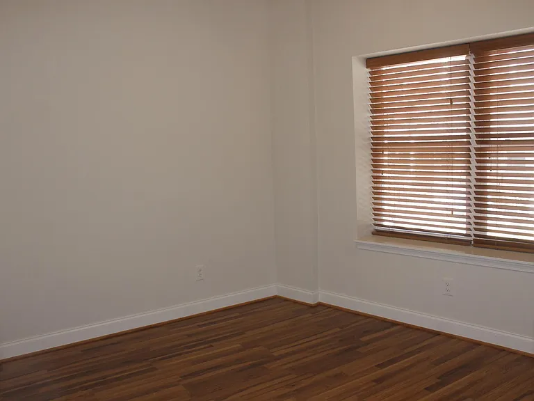 1041 W Lancaster Ave — Photo 7