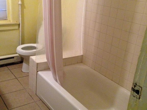 3rd image of 1521 W 4th St #1