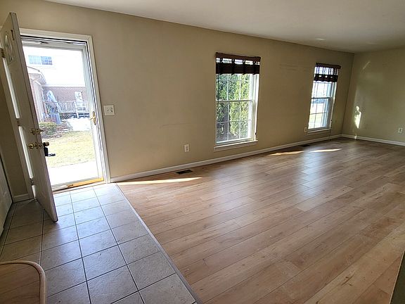 4th image of 8831 Sunrise Dr