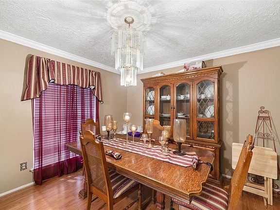 4th image of 1807 Cliffdale Dr