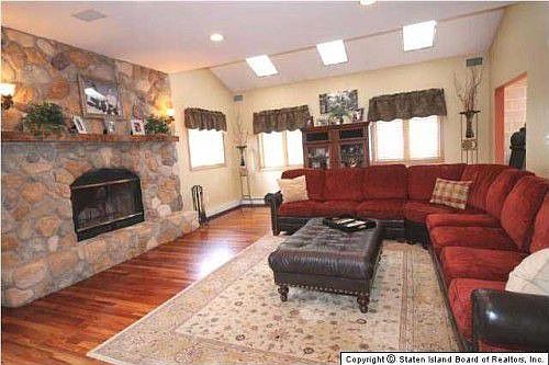 2nd image of 168 Lee Ave
