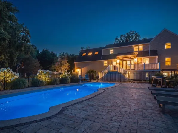 4 Long Hill Rd Road, Stratham, NH 03885