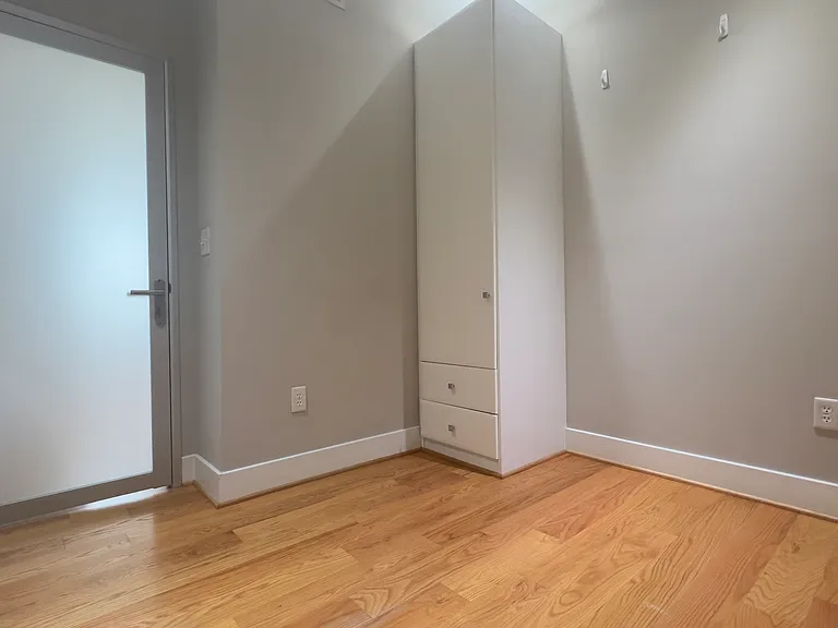 1209 G St SE #8 — Photo 26