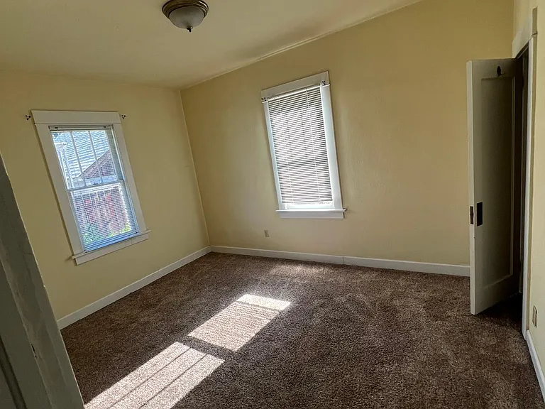 705 S 13th Ave — Photo 13