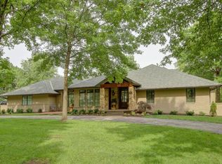 8421 Briar Ln, Prairie Village, KS 66207