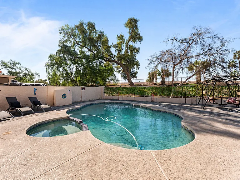 11417 W Orange Blossom Ln — Photo 2