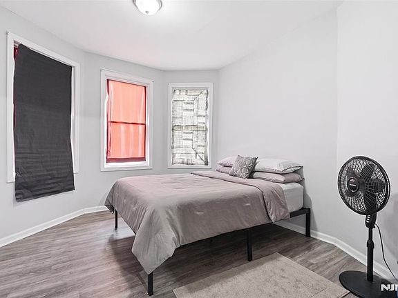 2nd image of 647 19th St