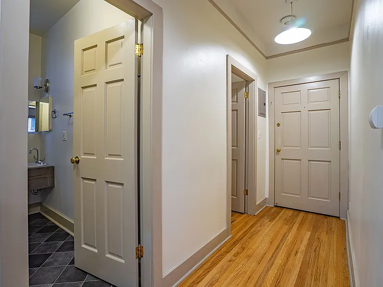 The Duke Apartments — Photo 8