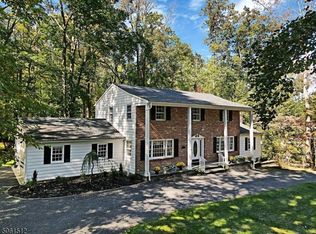 27 Round Top Rd, Warren, NJ 07059