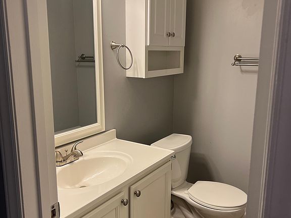 3rd image of 2202 Caroline Dr #A