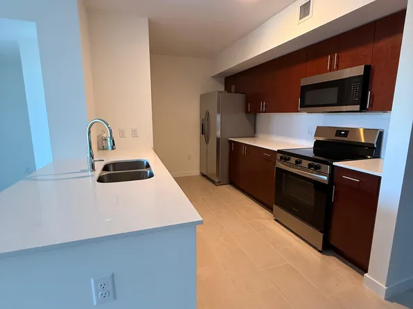 10932 NW 7th St #B, Miami, FL 33172