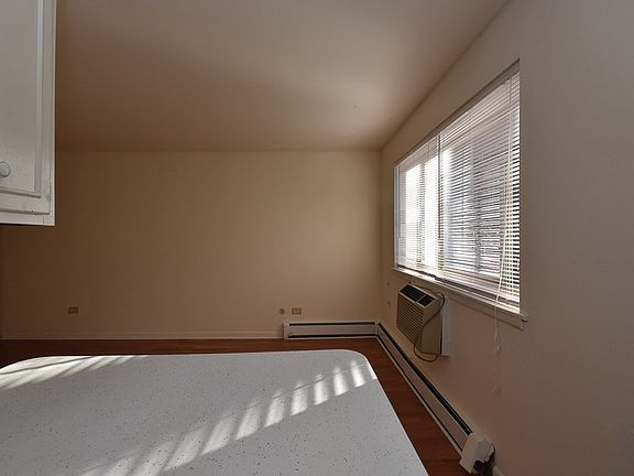 5th image of 2629 N Hampden Ct APT 302