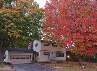 10 Country Club Dr, South Burlington, VT 05403