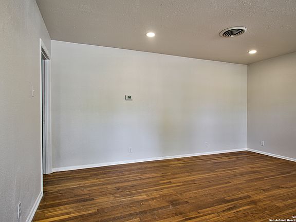 5th image of 4526 LYCEUM DR