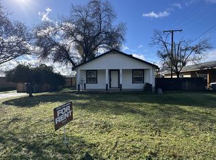 303 Riverside Dr, Woodlake, CA 93286