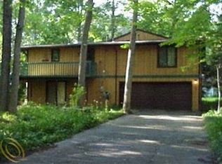 6990 Meadowfield St, West Bloomfield, MI 48324