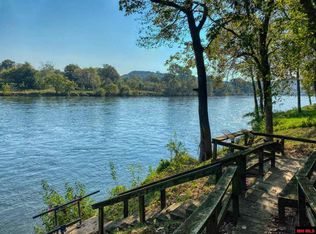 546 Riverview Dr, Norfork, AR 72658