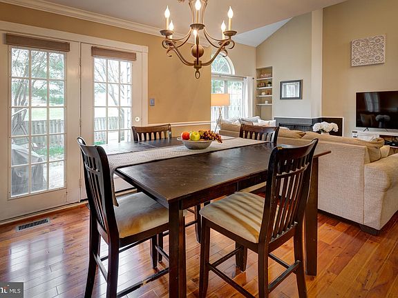 4th image of 233 Rumford Ct