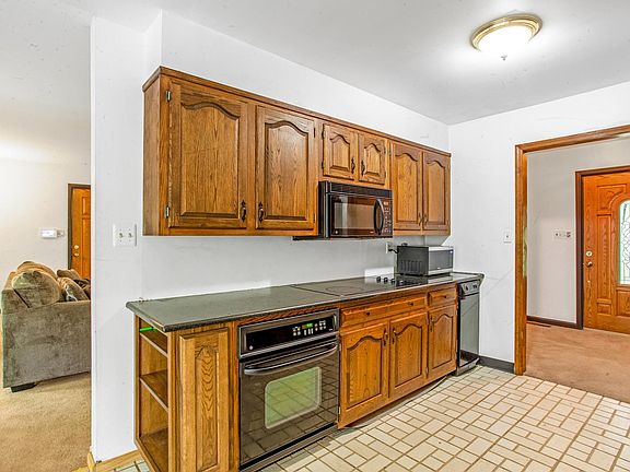 5th image of 526 E Highlands Ave