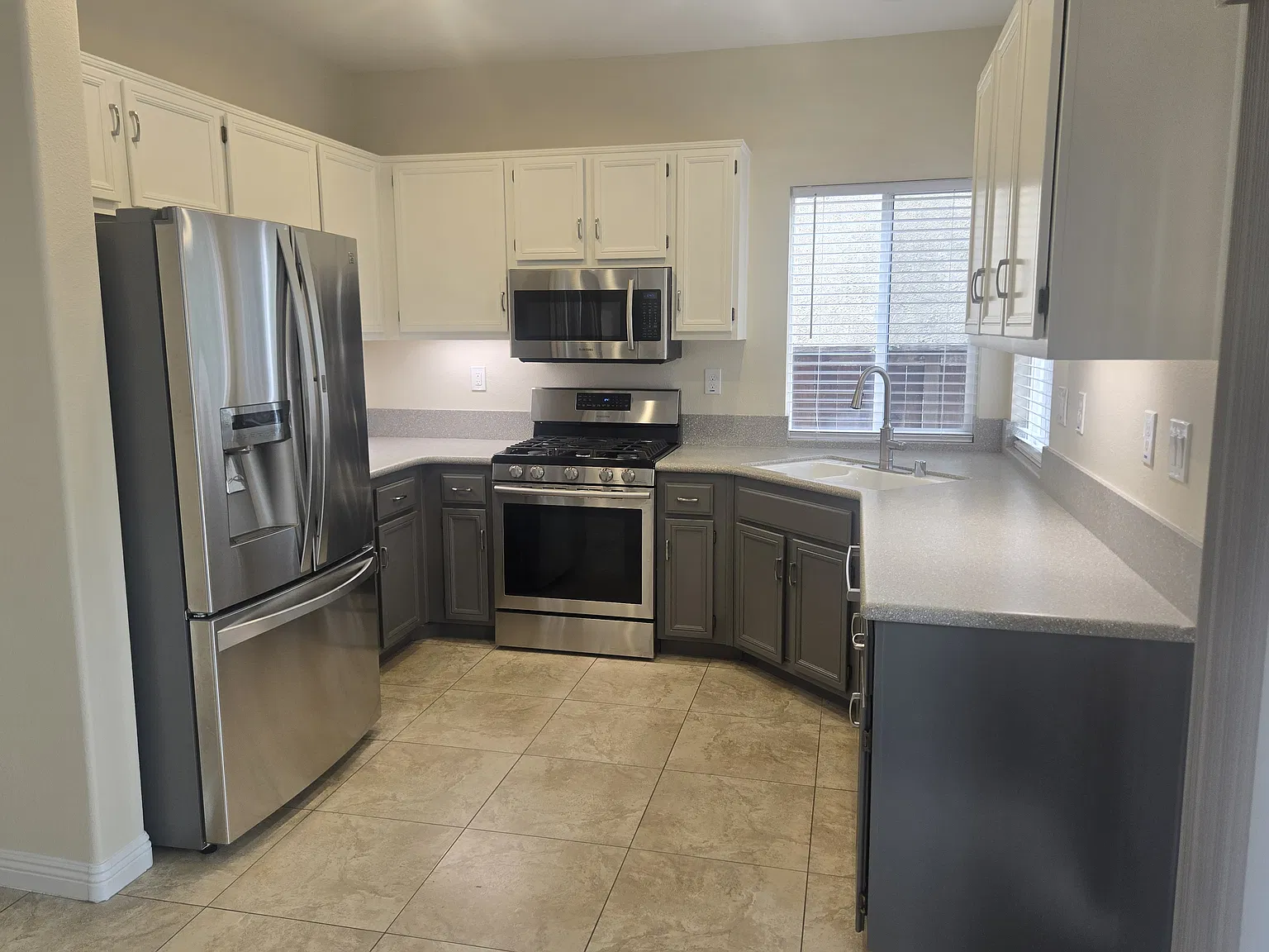 3 bed, 2.5 bath, 1690 sqft, $4,300 — Photo 3