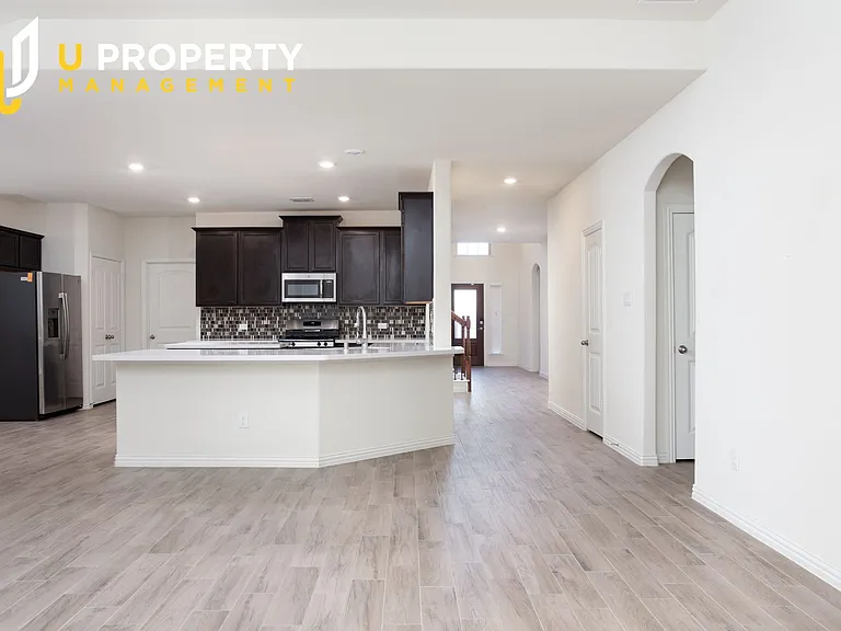 817 Black Hawk Dr — Photo 3