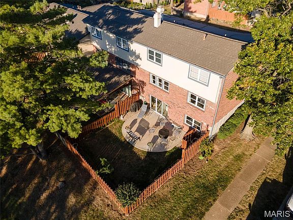 3rd image of 979 Conestoga Dr
