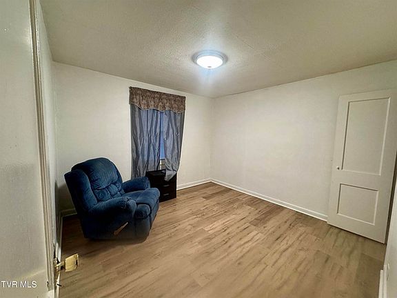 5th image of 353 Sewanee Ave