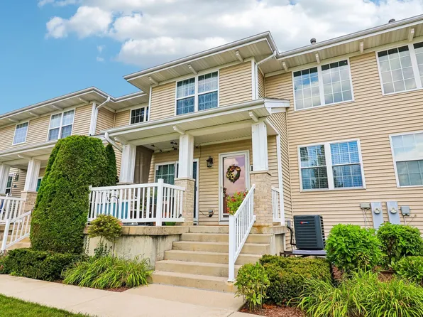 1214 Walnut Glen Dr, Crystal Lake, IL 60014