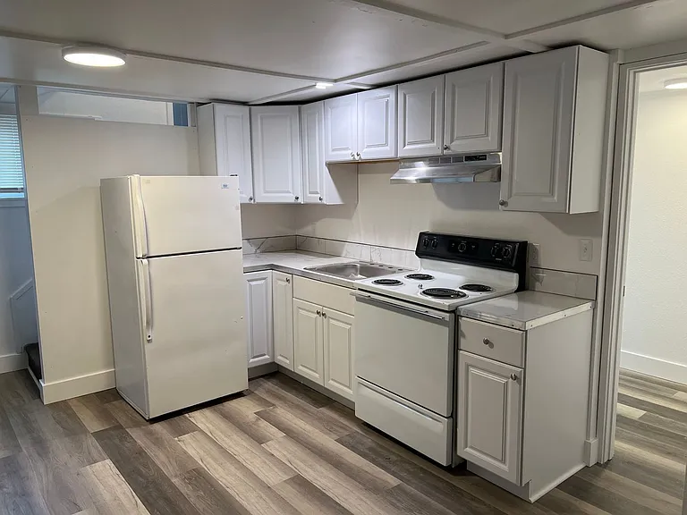 249 E Poplar St — Photo 2