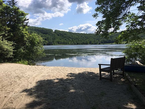3rd image of Horseshoe Ln