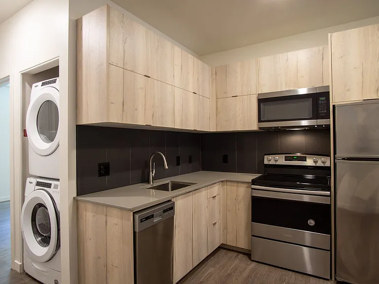 1616 SE Insley St #2 — Photo 6