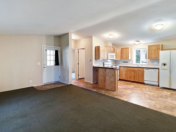 2nd image of 3022A Brentwood Pl